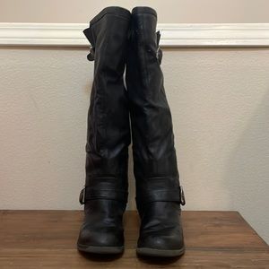 Tall black boots, size 6